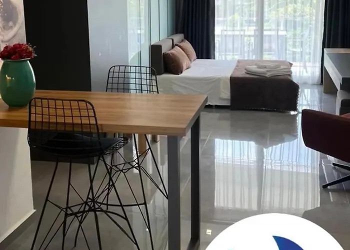 Daire Courtyard Long *